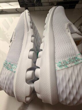NWT Skechers Hands Free Slip-ins GO WALK White Mesh Comfort Shoes Women's 7.5